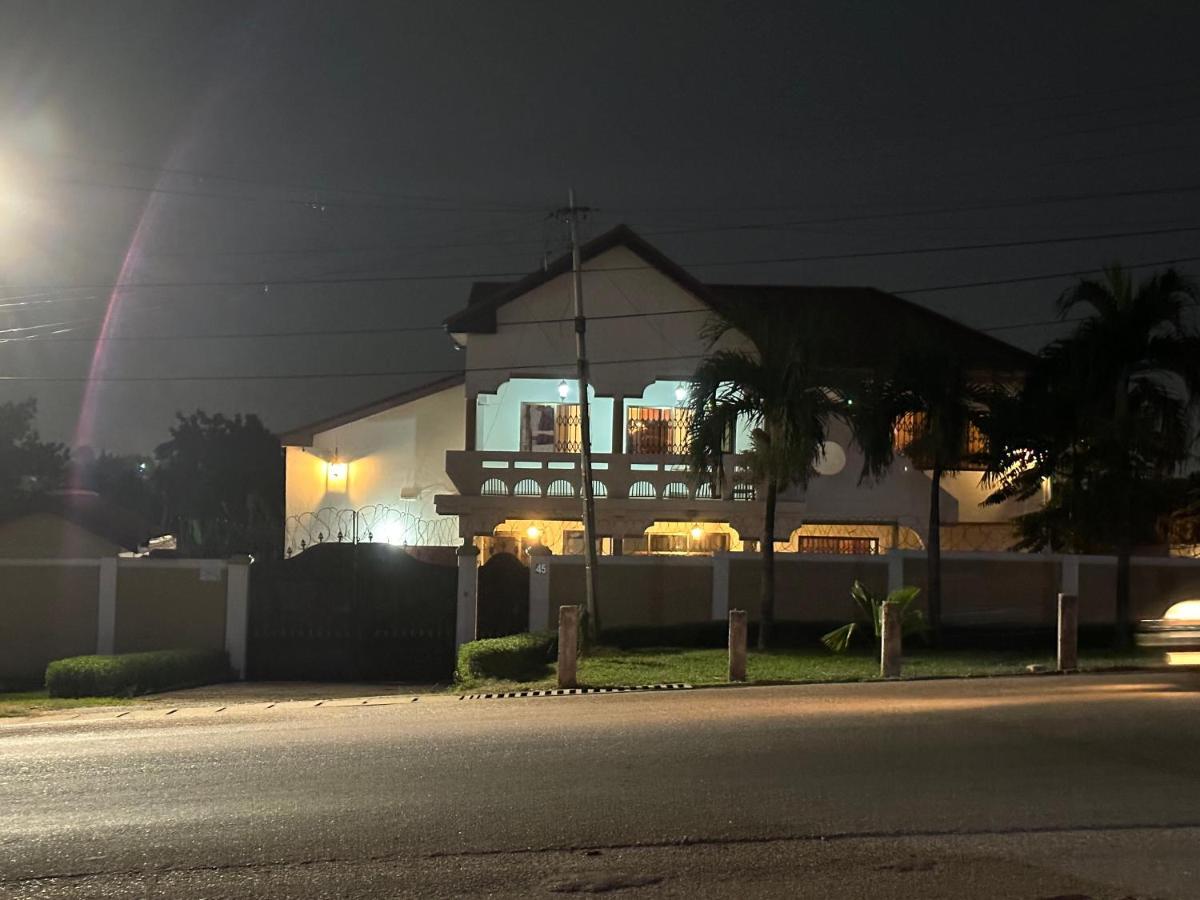 D Barfi Guesthouse, Excellent Location Kumasi Kültér fotó