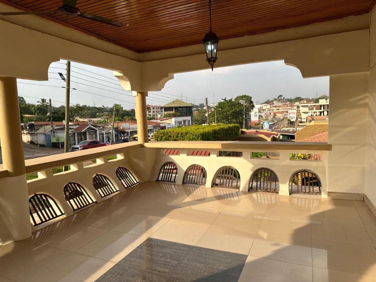 D Barfi Guesthouse, Excellent Location Kumasi Kültér fotó